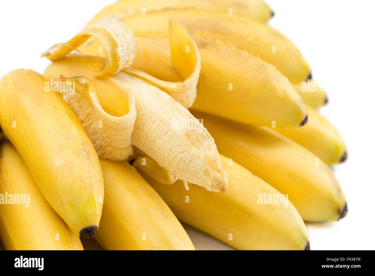 Bananen. Haufen isoliert auf weiss Stockfoto