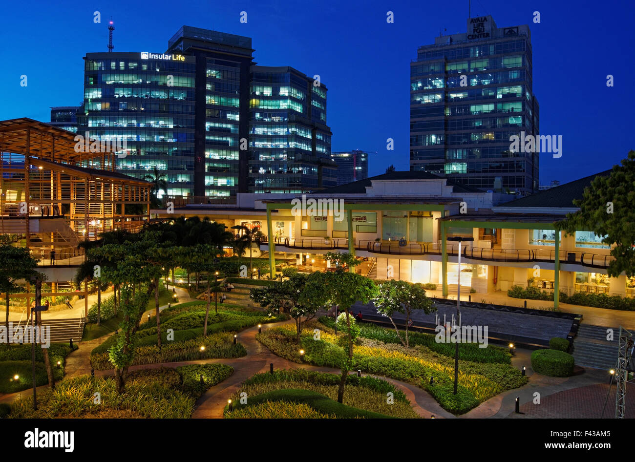 Süd-Ost-Asien, Philippinen, Metro Cebu, Cebu City, Ayala Center und IT-Business-Park in der Abenddämmerung Stockfoto