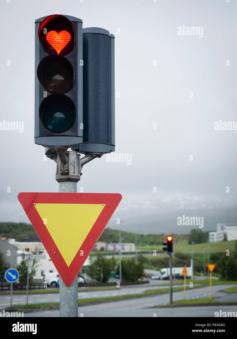 Eine Ampel am Straßenrand ein Herz geformt Rotlicht. Stockfoto