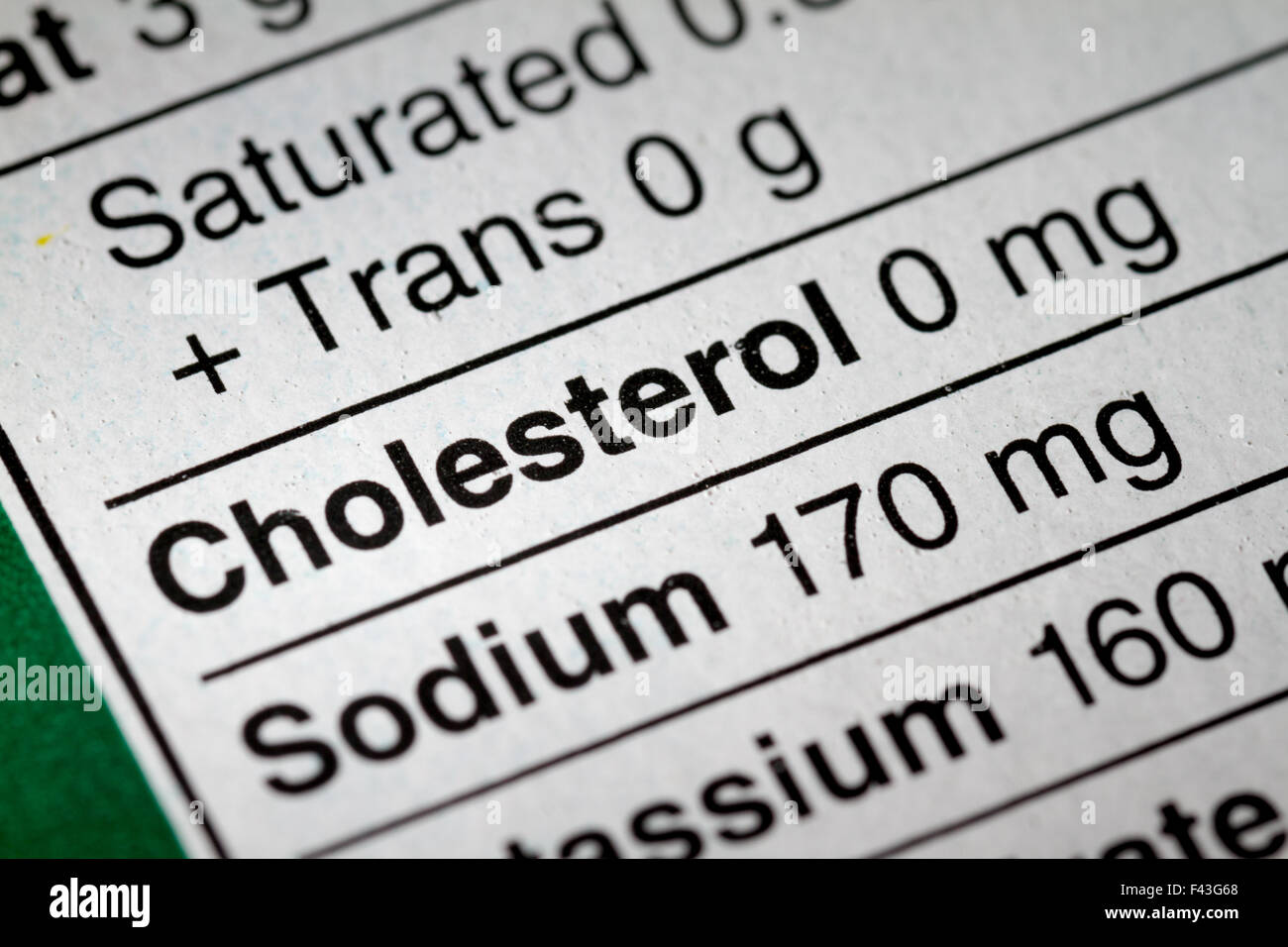 Geringe Schärfentiefe Feldbild Ernährung Fakten Cholesterin Informationen finden wir ein Supermarkt Produkt. Stockfoto