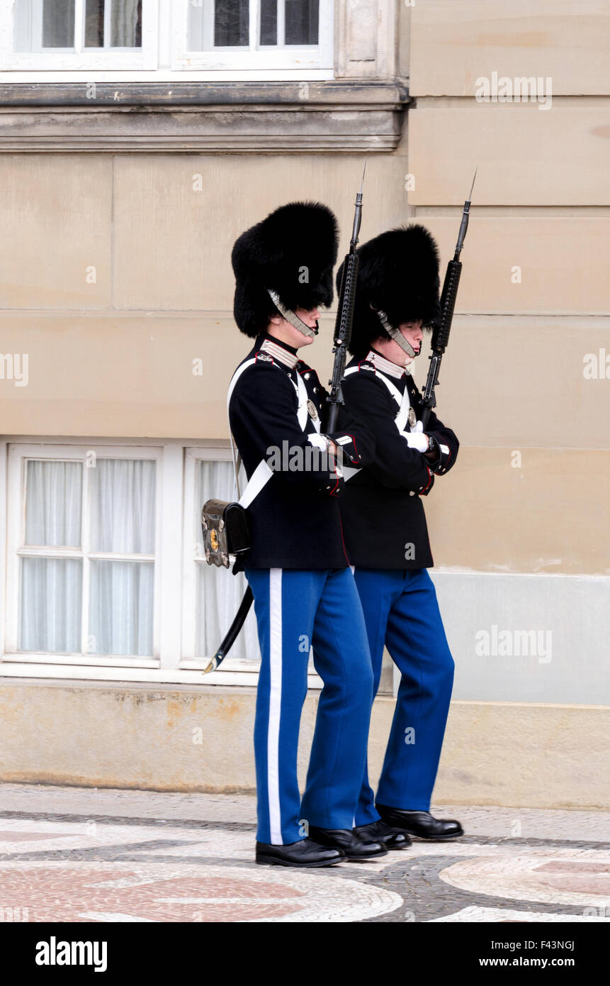 Königliche Wache am Amalienborg Slot Stockfoto