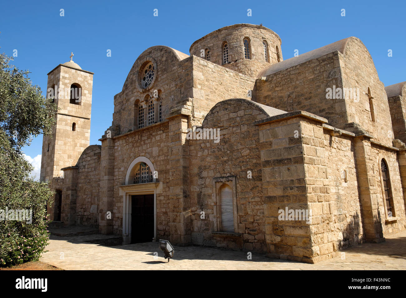 Außenansicht des St. Barnabus Klosters St. Barnabas Ikone und Archäologisches Museum Gebäude in Famagusta im türkischen Nordzypern KATHY DEWITT Stockfoto