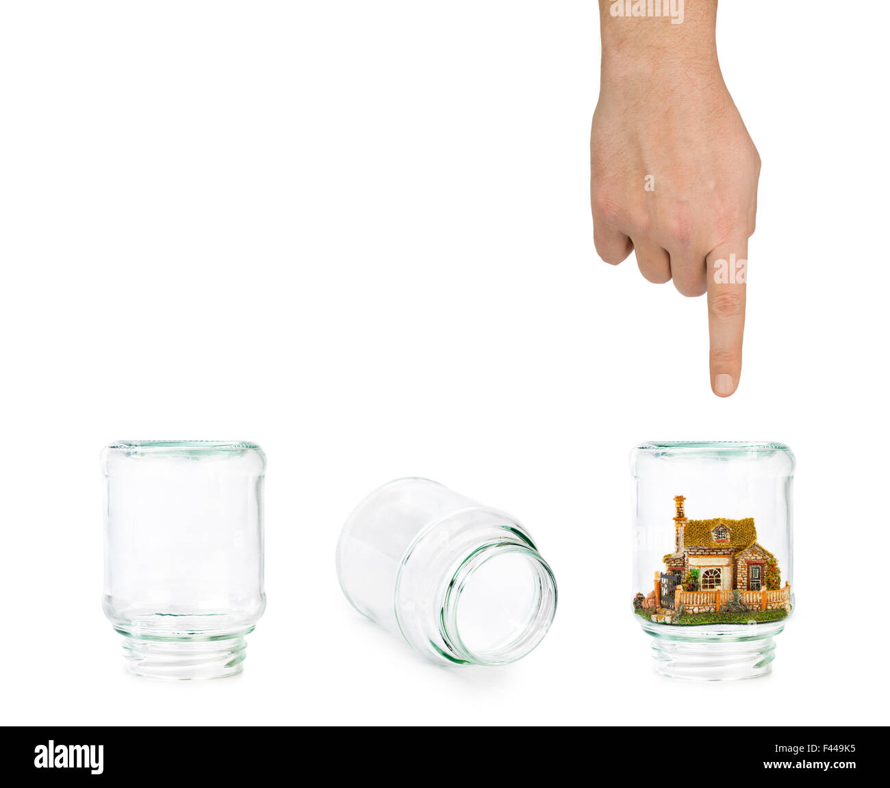 Haus und Hütchenspiel mit Gläsern Stockfoto