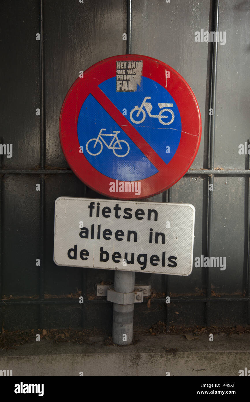 Holländische Straße Hinweisschild keine Fahrräder erlaubt in den Haag, Niederlande Stockfoto