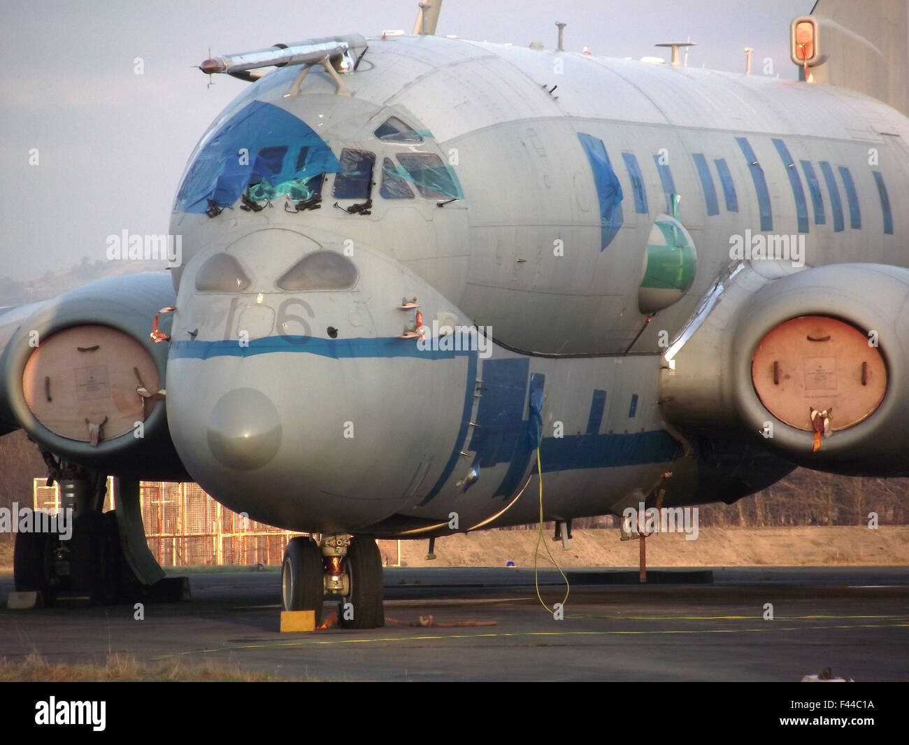 Wartet auf die Verschrottung bei Holz Ford Januar 2011 Nimros MRA 4 Prototyp, ZA 516 Nimrod MRA 4 PA-1 Ex-XV247, f/f 26.08.2004, l/w 09 / Stockfoto