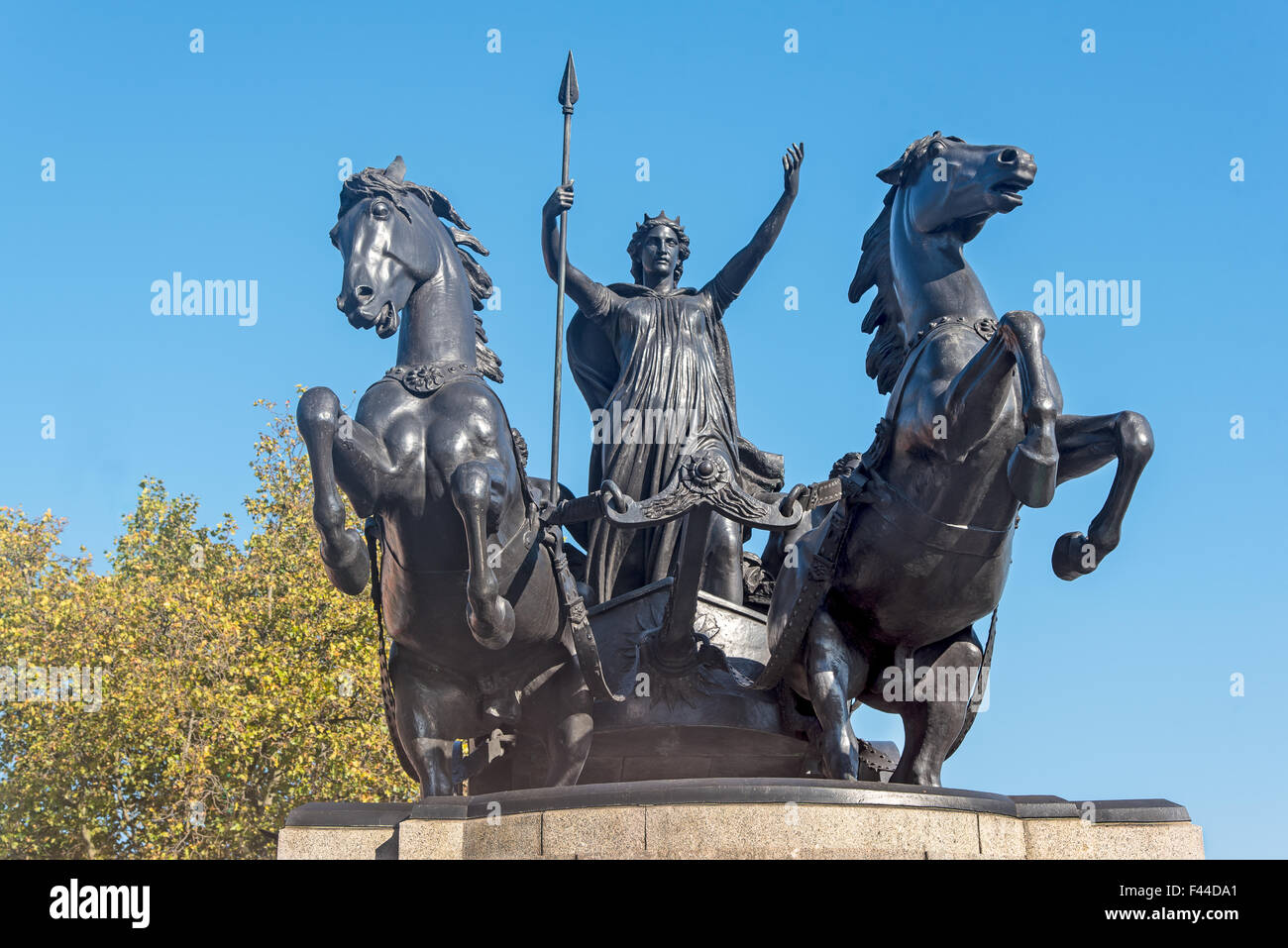 Statue der Boudicca, Königin der Icener, gelegen an der Kreuzung von der Böschung und Westminster Bridge, London Stockfoto