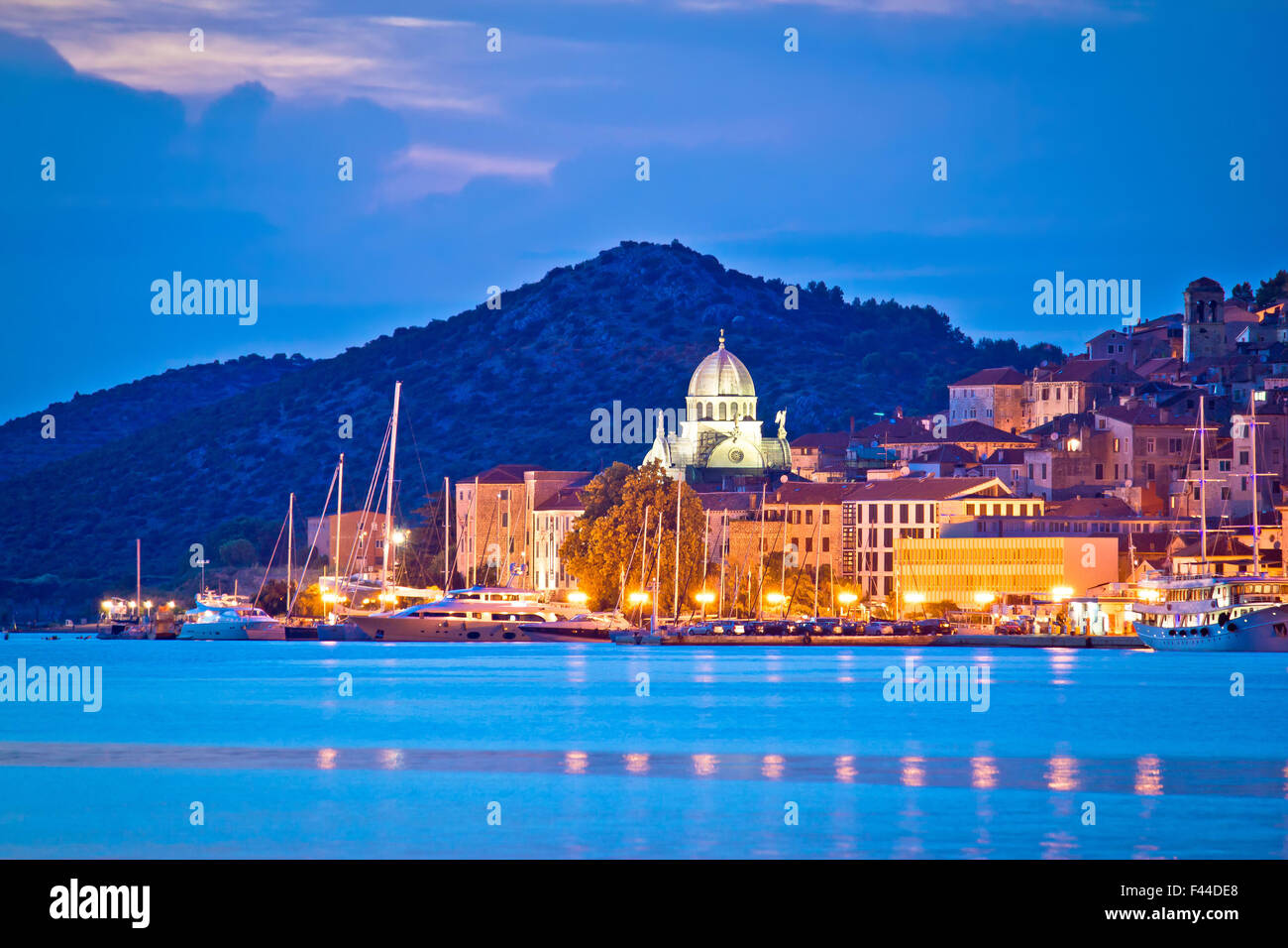 UNESCO-Altstadt von Sibenik blaue Stunde anzeigen Stockfoto