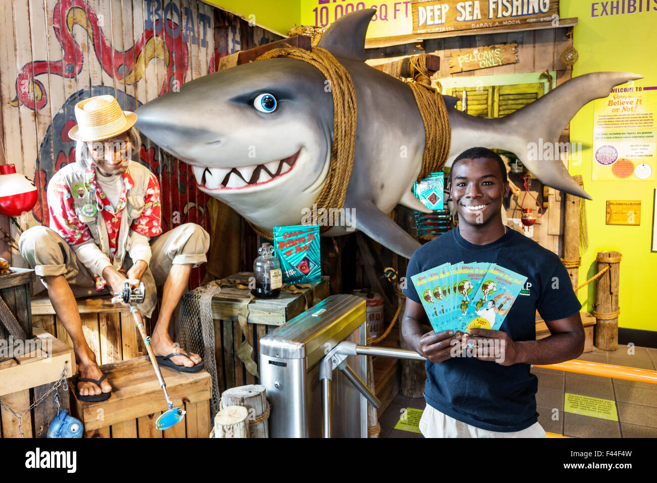 Key West Florida, Keys Duval Street, Ripley's Believe IT or Not Odditorium, Ausstellungsausstellung Sammlungsausstellung, Schwarz, Afro-Amerikaner, Mann Männer männlich, workin Stockfoto