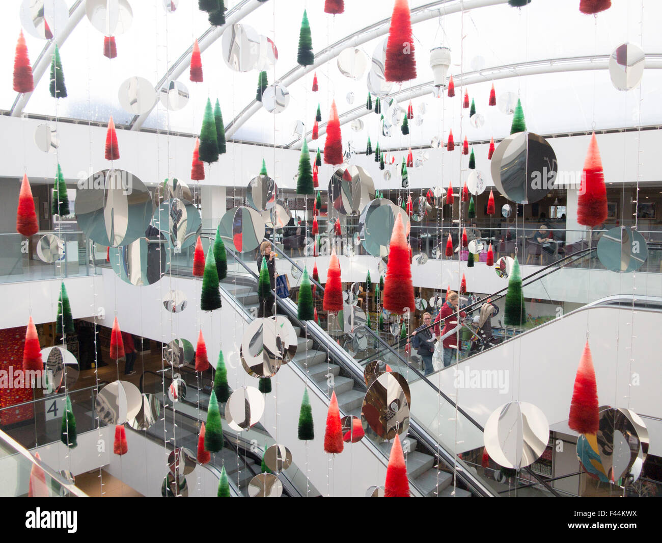 Weihnachtsschmuck in John Lewis-Kaufhaus im Zentrum von london Stockfoto