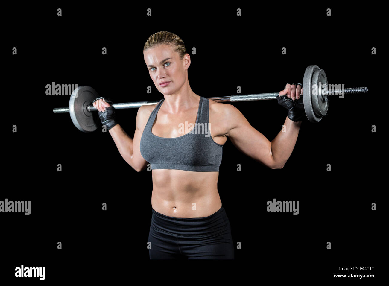 Muskulöse Frau heben schwere Langhantel Stockfoto