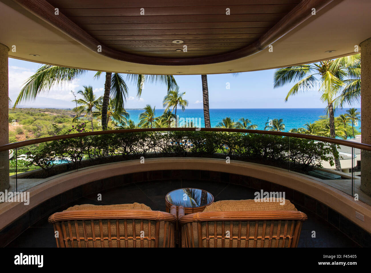 Innenansicht des gehobenen Hapuna Beach Prince Hotel & Golfplatz, mit Strand & Ozean jenseits Kohala Coast, Hawaii, USA Stockfoto
