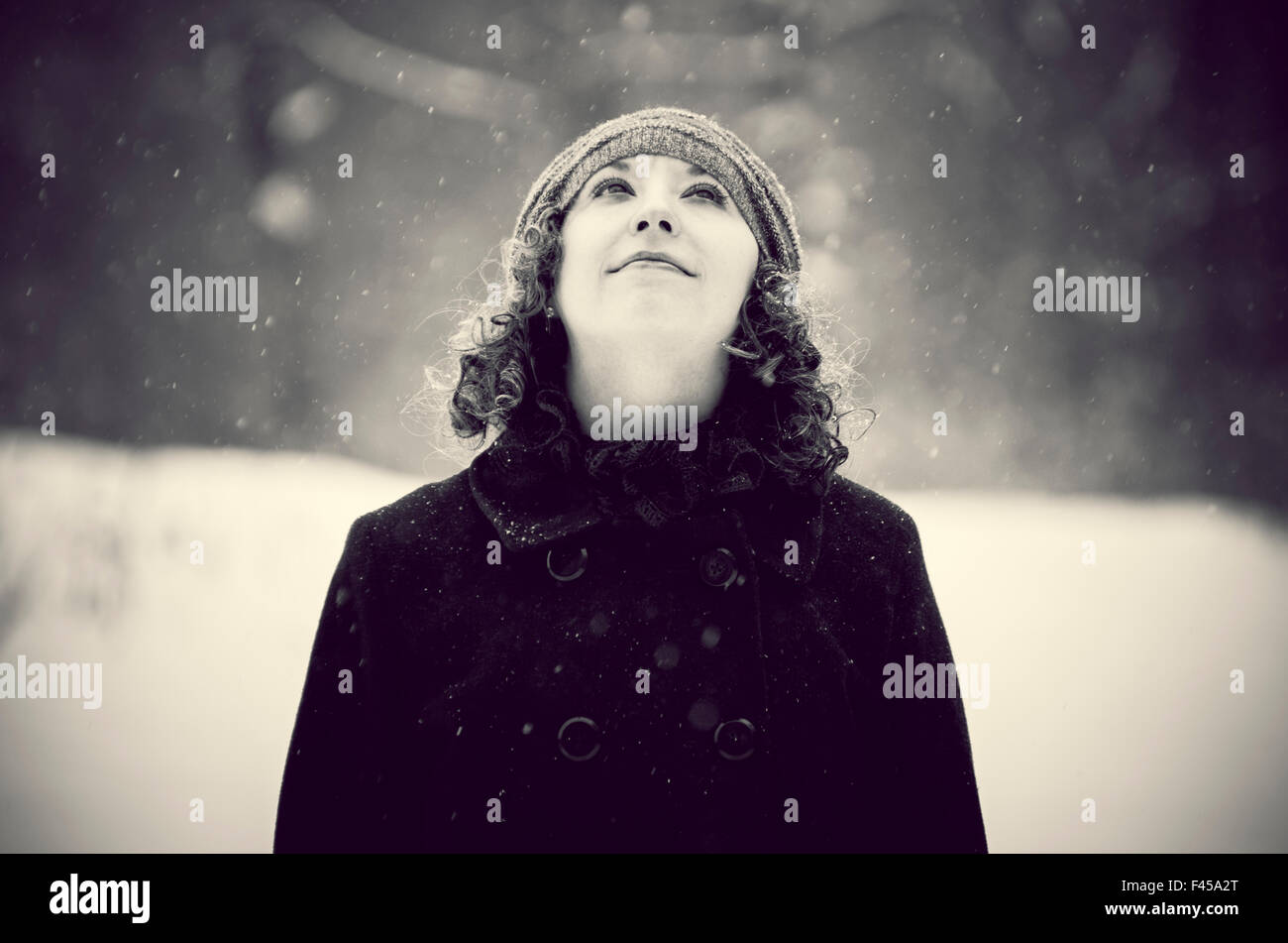 Frau im Schnee Stockfoto