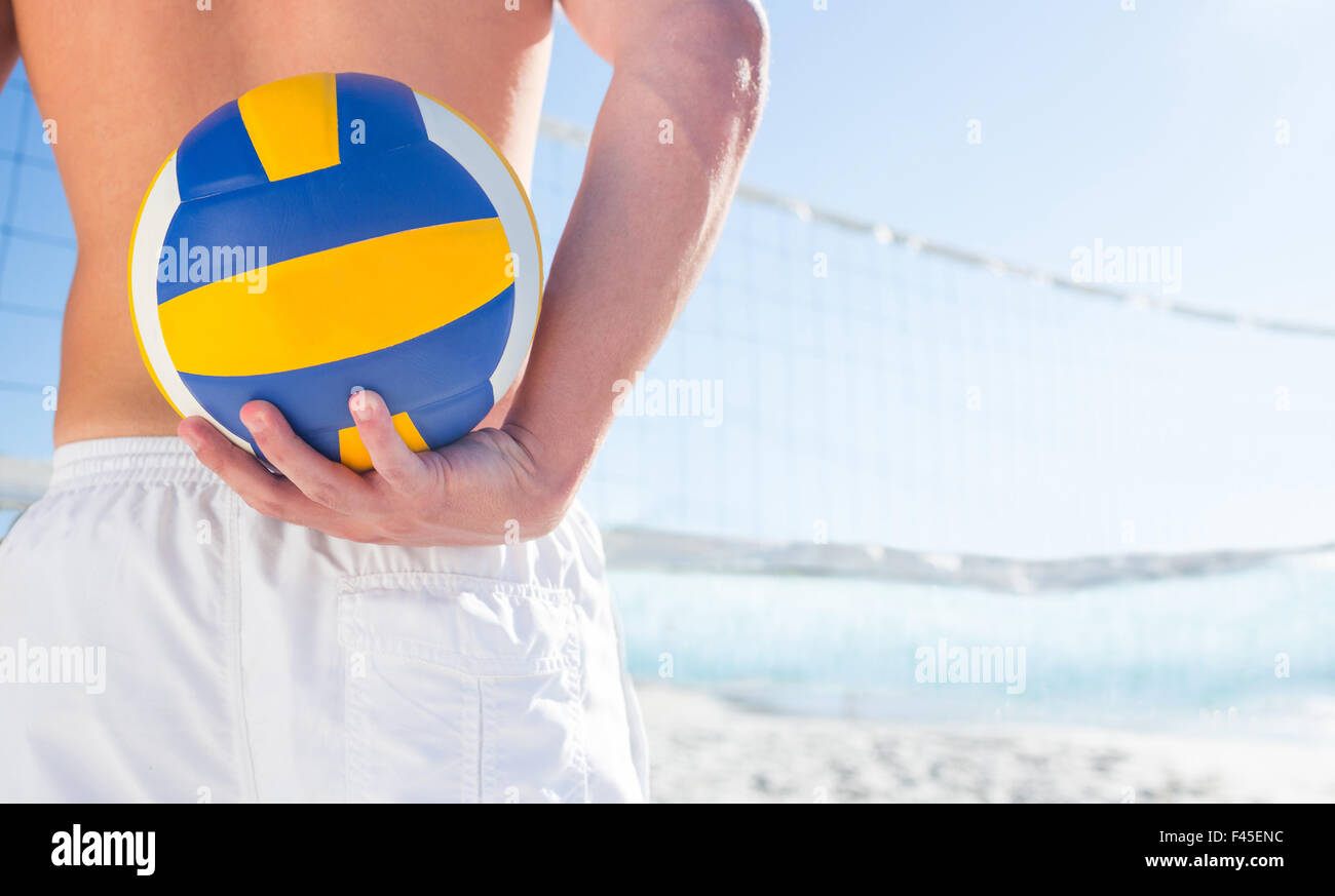 Gut aussehender Mann Betrieb volleyball Stockfoto