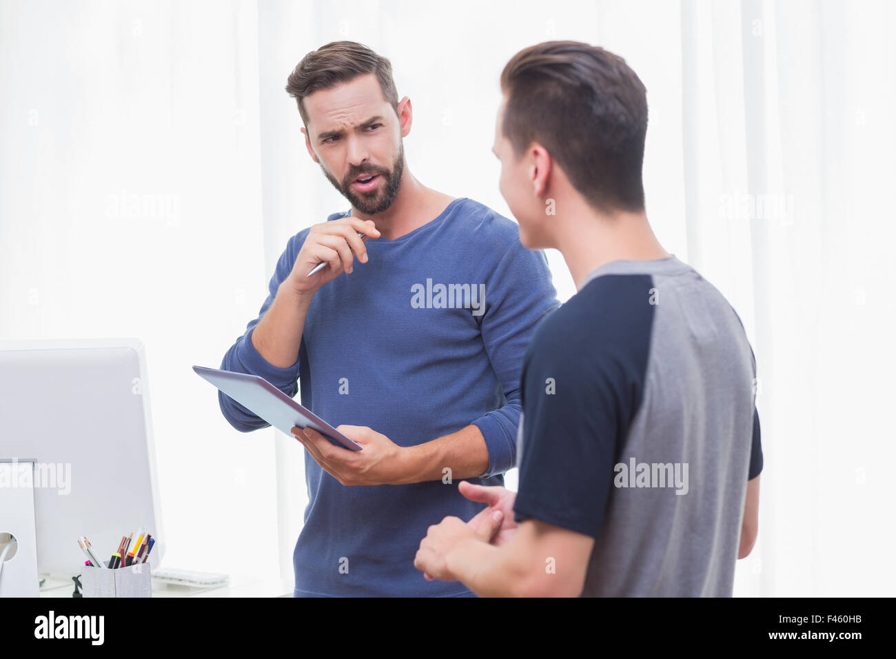 Casual Business-Leute, die miteinander Sprachen Stockfoto