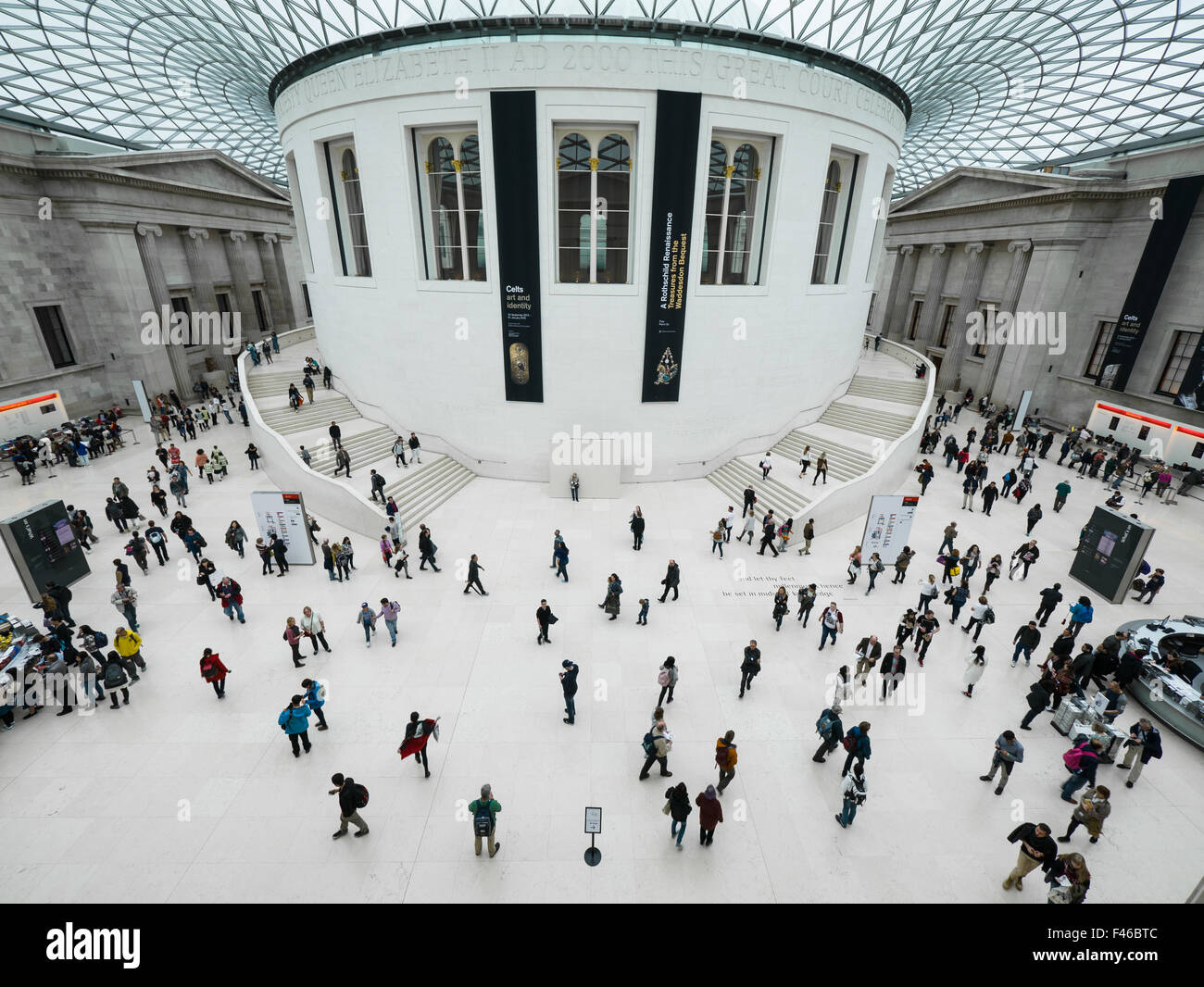 Die Bahnhofshalle (auch bekannt als große Viereck oder der Great Court) im British Museum wurde von Foster and Partners entworfen. Stockfoto
