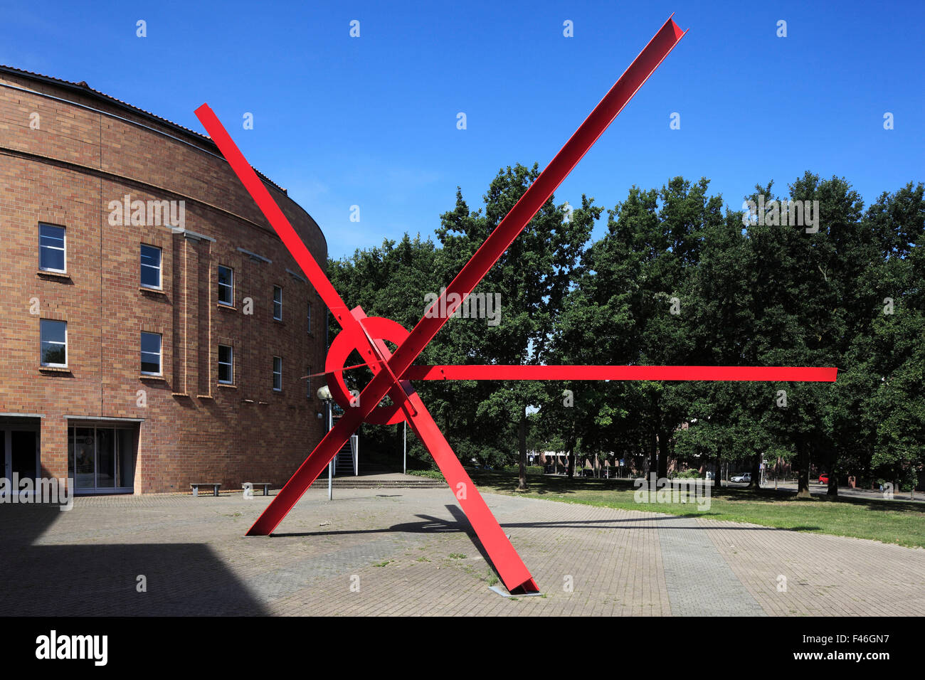 Skulptur "Neuer Stern" von Mark di Suveros in der Skulpturensammlung Viersen, Niederrhein, Nordrhein-Westfalen Stockfoto
