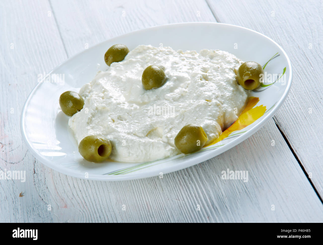 Tirokafteri - Schmelzkäse aus Griechenland. Zutaten-Feta-Käse, Peperoni ...