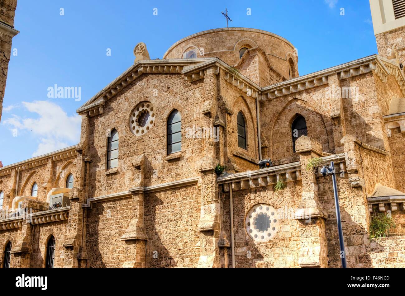 Saint-Louis Des Kapuziner-Kirche in der Innenstadt von Beirut im Libanon. Eine lateinische katholische Kirche mit Sand Steinfassaden, rose farbige wo Stockfoto