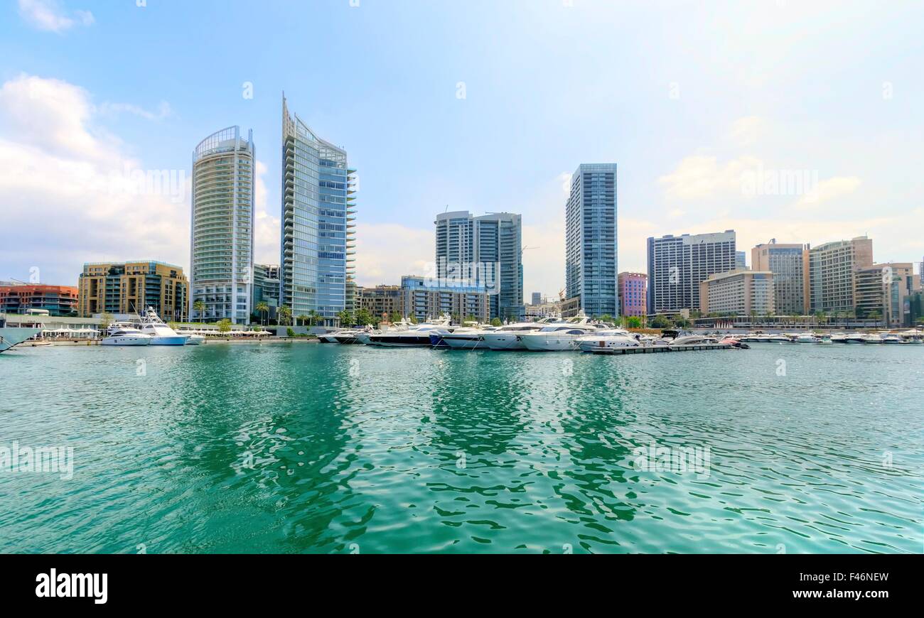 Ein Blick auf den wunderschönen Yachthafen in Zaitunay Bay in Beirut, Libanon. Eine sehr moderne, high-End und neu entwickelten Bereich wo Yachten Stockfoto