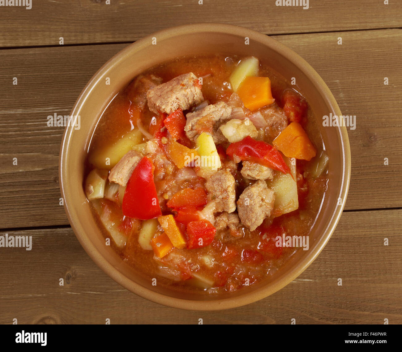 Ungarische gulaschsuppe -Fotos und -Bildmaterial in hoher Auflösung – Alamy