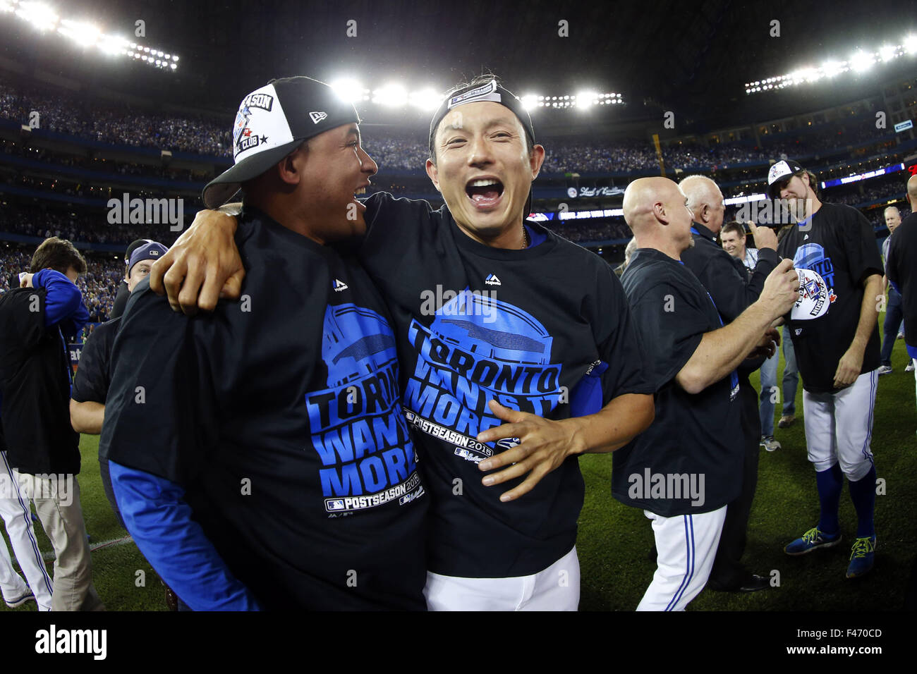 Munenori Kawasaki (Blue Jays), 14. Oktober 2015 - MLB: Munenori Kawasaki von Totonto Blue Jays feiert mit Teamkollegen für den Sieg gegen die Texas Rangers während in Spiel 5 der Baseball American League Division Series im Rogers Centre in Toronto. (Foto: AFLO) Stockfoto