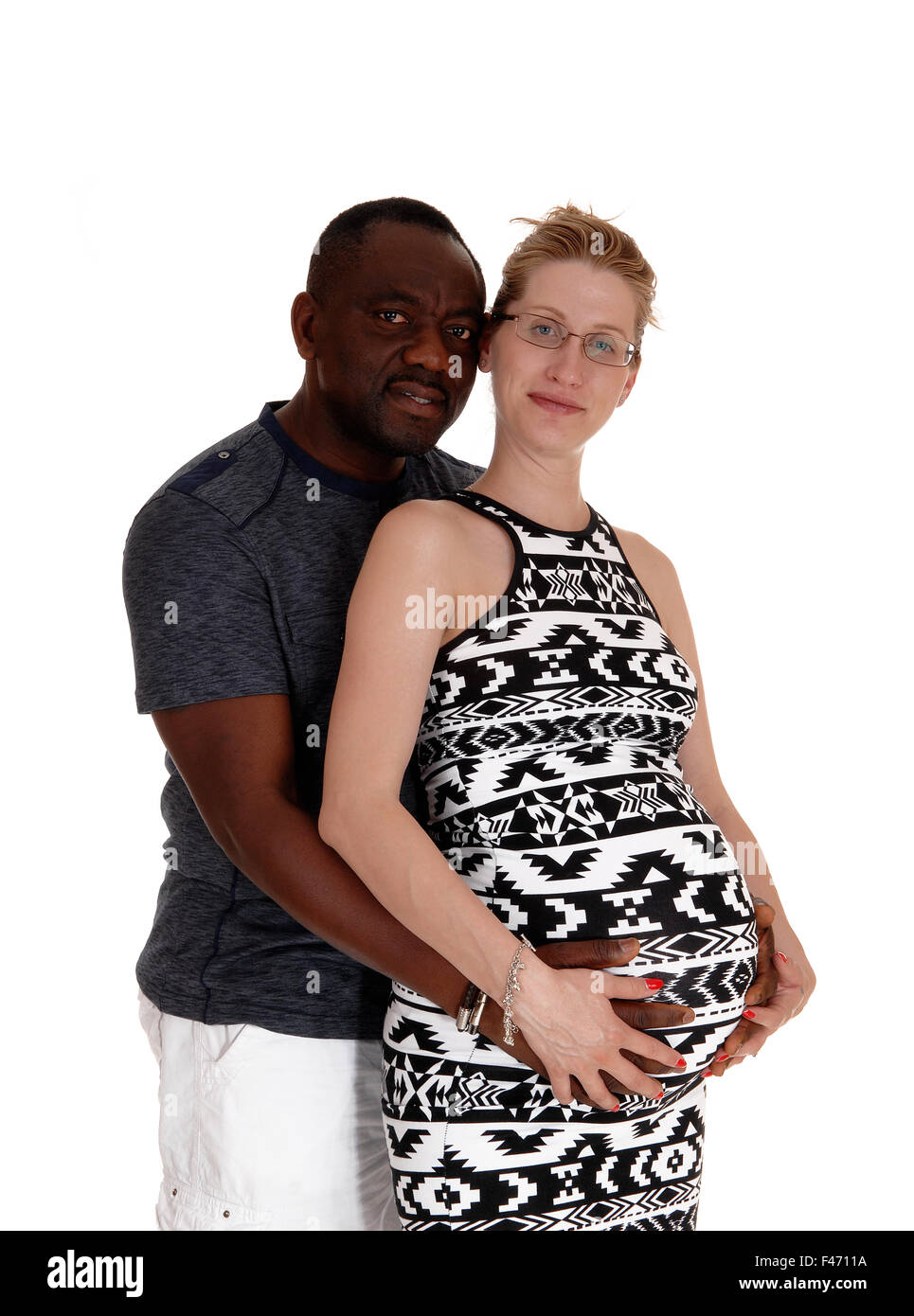 Nahaufnahme der schwangeren schwarzer Mann weiße Frau. Stockfoto