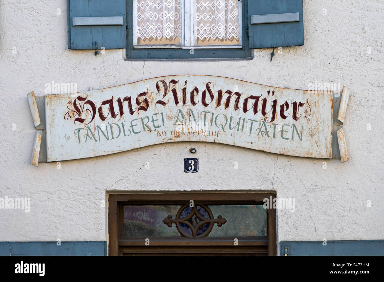 Deutsche Historische Antike Ladenschild, Bad Aibling, Oberbayern, Deutschland, Europa. Stockfoto