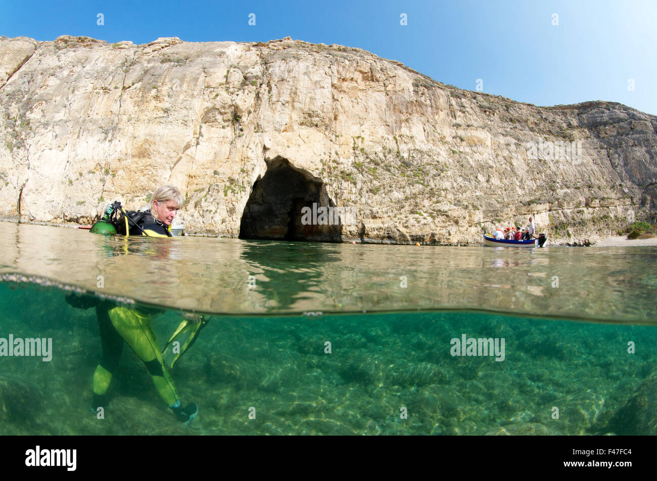 Binnenmeer und Scuba Diver, Gozo, Malta, Süd-Europa, Mittelmeer Stockfoto