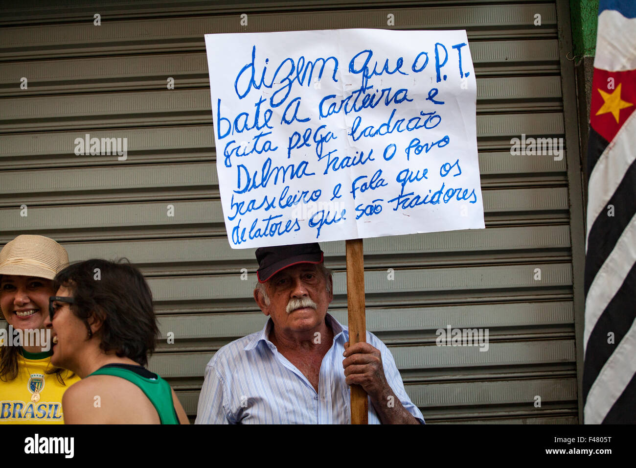 Proteste gegen die Regierung in Brasilien, bitte um Dilma Roussefs Anklage über Korruptionsskandale, steigende Inflation und Krise Stockfoto