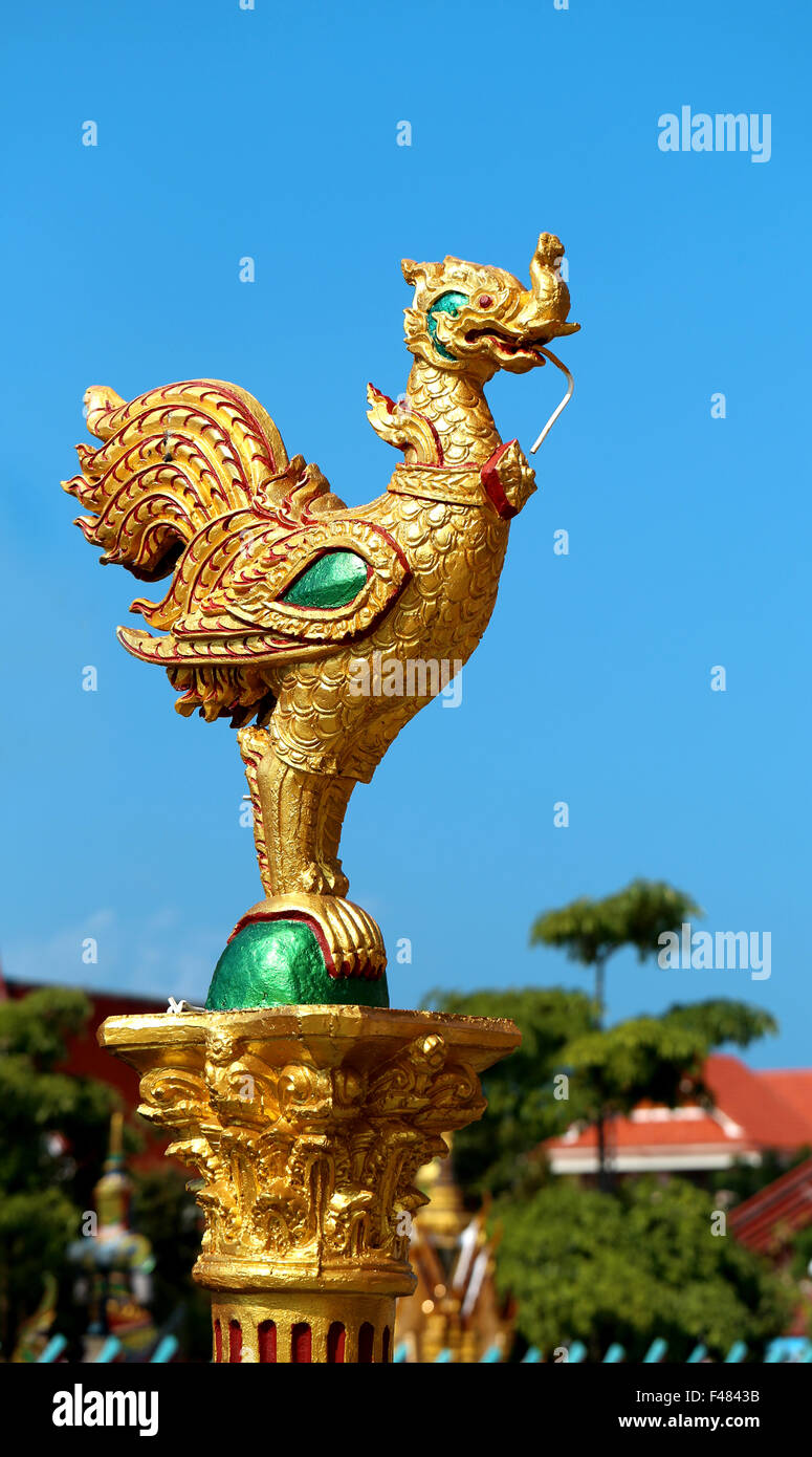 Vogel-Drachen im buddhistischen Tempel fotografiert hautnah Stockfoto