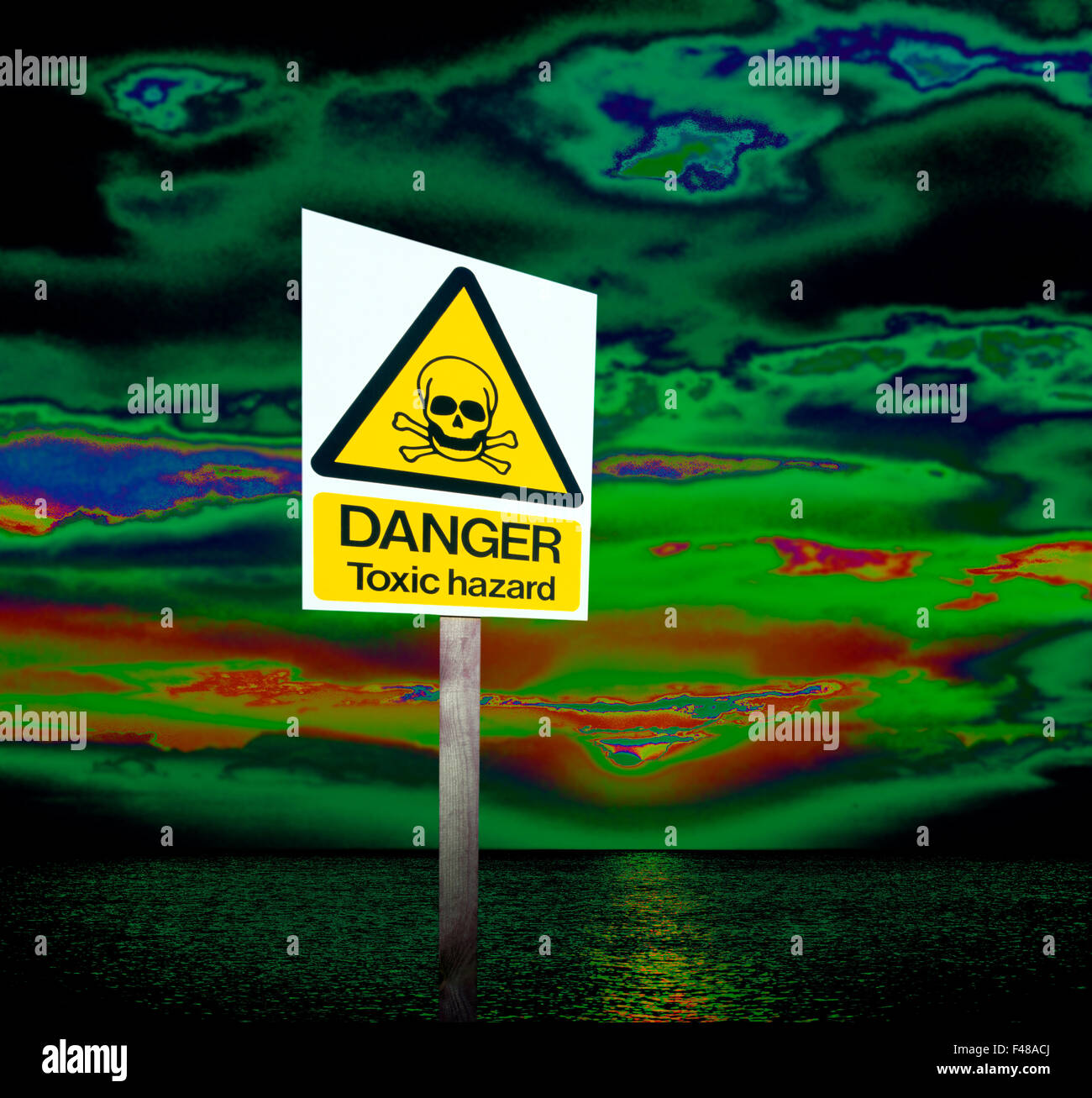 Eine toxische Gefahr Warnzeichen in einem digitalen Bild illustriert eine Welt der verschmutzte Luft und Meer. Stockfoto