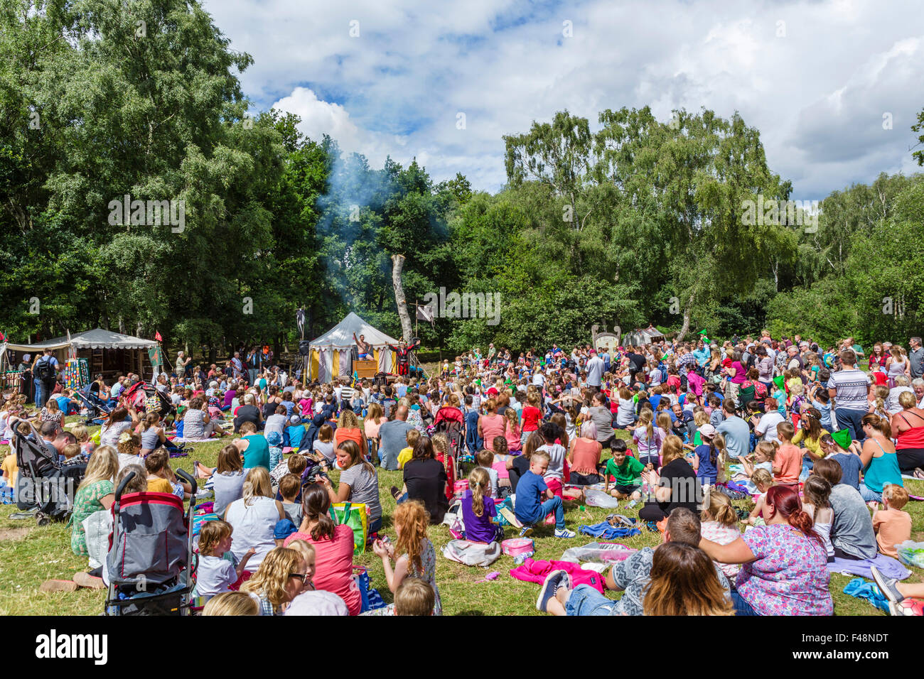 Family-Entertainment am Robin Hood-Festival im August 2015, Sherwood Forest Country Park, Edwinstowe, Nottinghamshire, UK Stockfoto