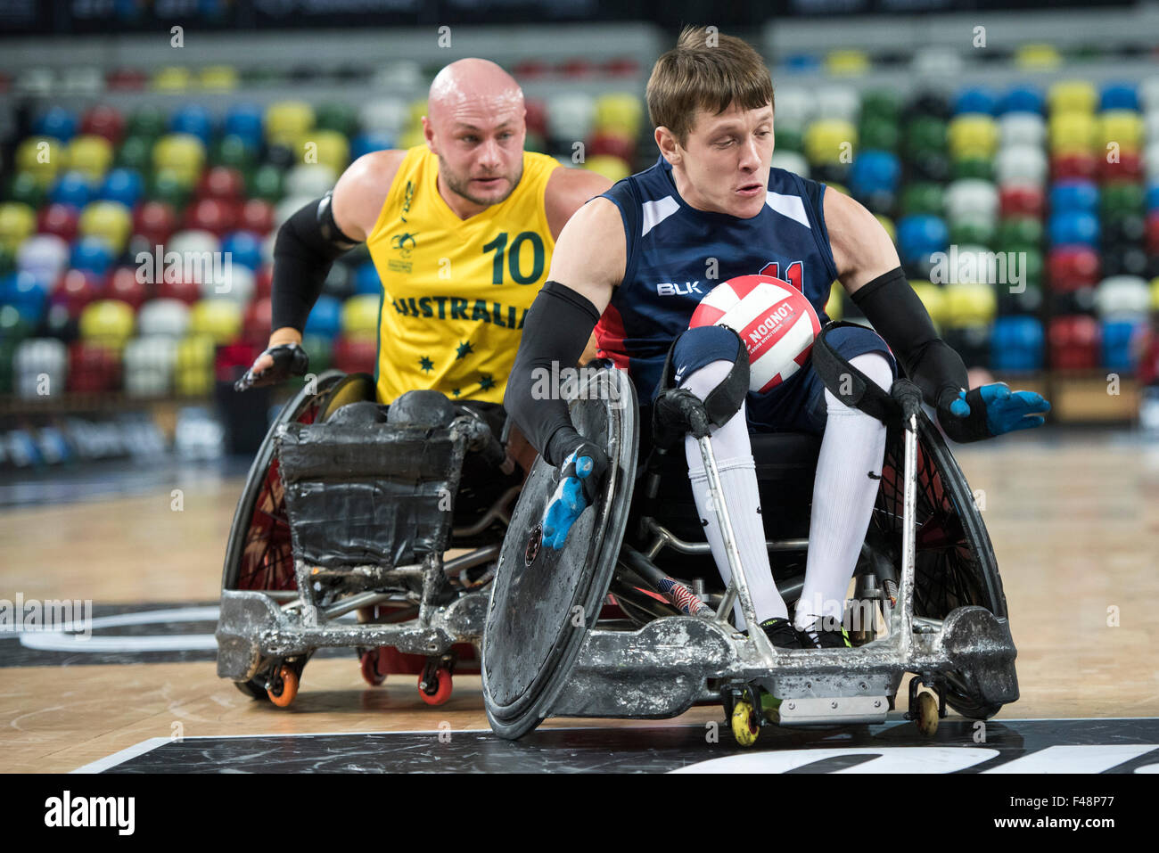 London, UK. 15. Oktober 2015. Seth McBride von den USA Rennen über die Ziellinie, während der BT-Welt Rollstuhl Rugby Challenge 2015 Halbfinalspiel zwischen Australien und den USA in der Kupfer-Box-Arena auf Donnerstag, 15. Oktober 2015 für Gäste. Bildnachweis: Brandon Griffiths/Alamy Live-Nachrichten Stockfoto