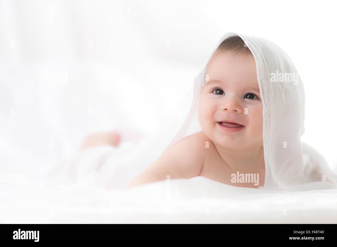 Niedliche Baby junge auf weißem Hintergrund. Stockfoto