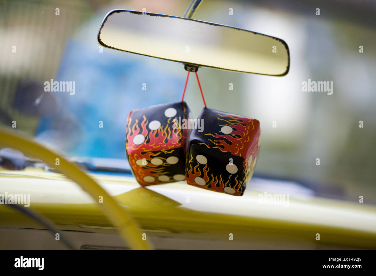 Hängenden auto ornament -Fotos und -Bildmaterial in hoher Auflösung – Alamy
