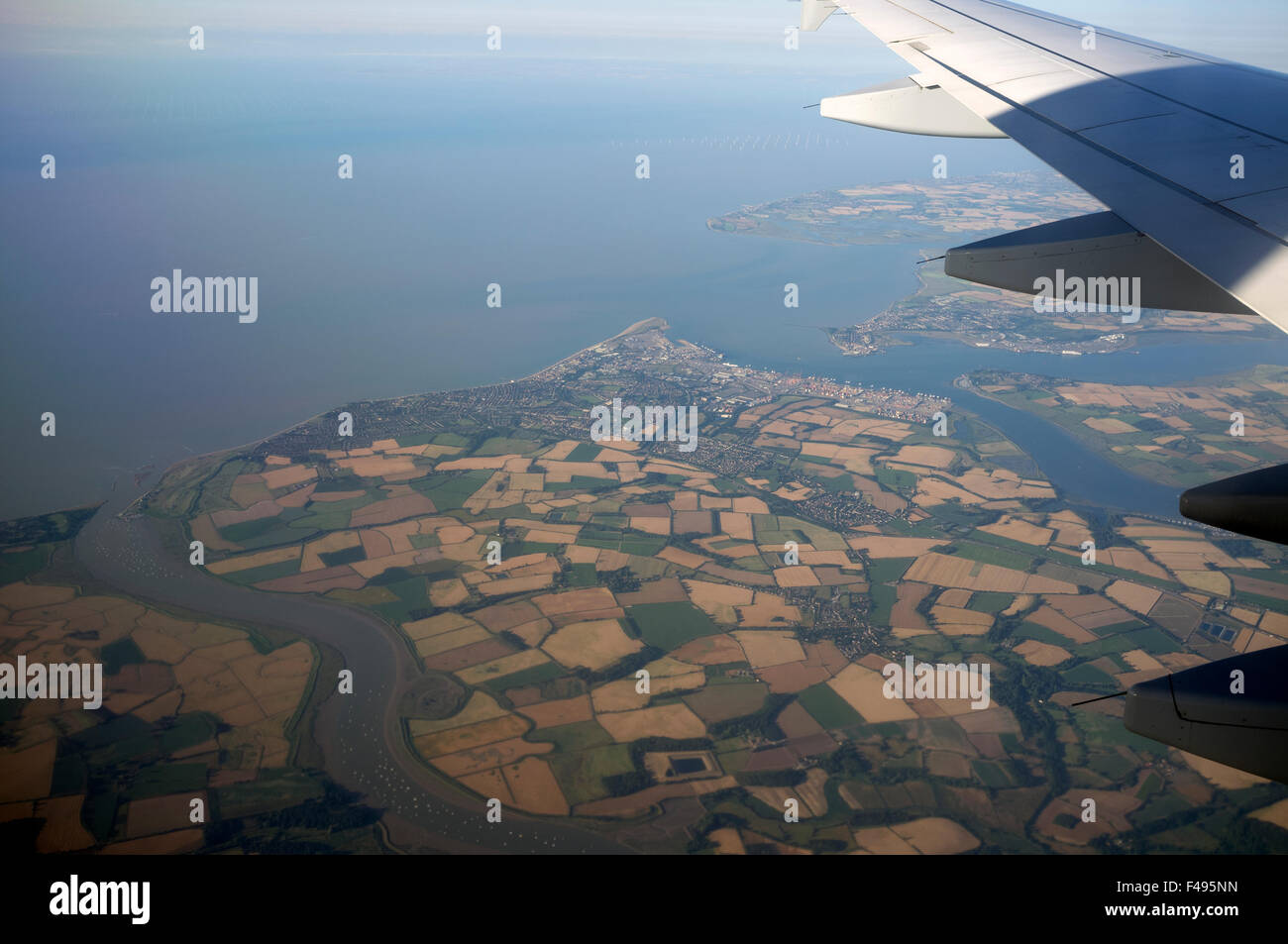 Germanwings Airbus A319 fliegt über der Küste von Suffolk auf dem Weg zum Flughafen Stansted Stockfoto