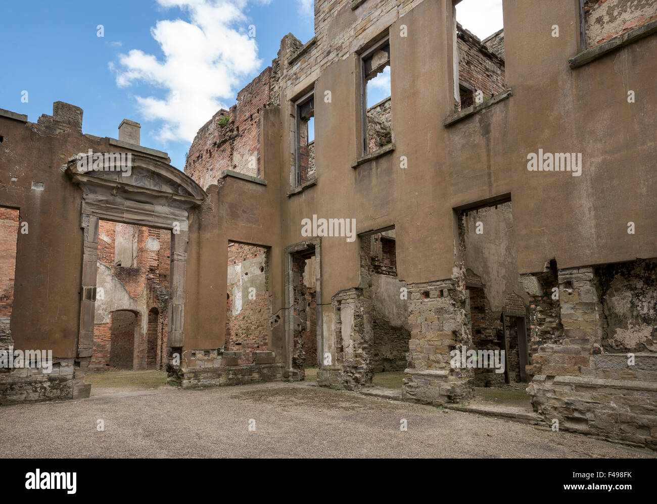 Die Überreste der Sutton Scarsdale Hall, einem einst herrschaftliche Haus in der Nähe von Chesterfield. Nun in der Obhut von English Heritage. Stockfoto