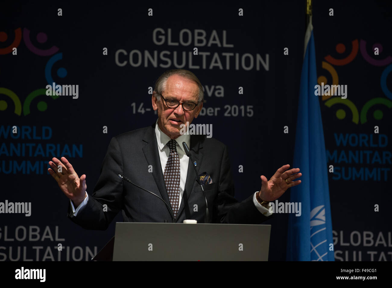 Genf, Schweiz. 15. Oktober 2015. UN-Generalsekretär Jan Eliasson hält eine Rede auf die andauernde globale Konsultation für den Weltgipfel für humanitäre Hilfe in Genf, Schweiz, 15. Oktober 2015. Eliasson hat de-Eskalation der Gewalt in Syrien vor Winter, Farhan Haq, der stellvertretender UN-Sprecher sagte am Donnerstag hier gefordert. © Xu Jinquan/Xinhua/Alamy Live-Nachrichten Stockfoto