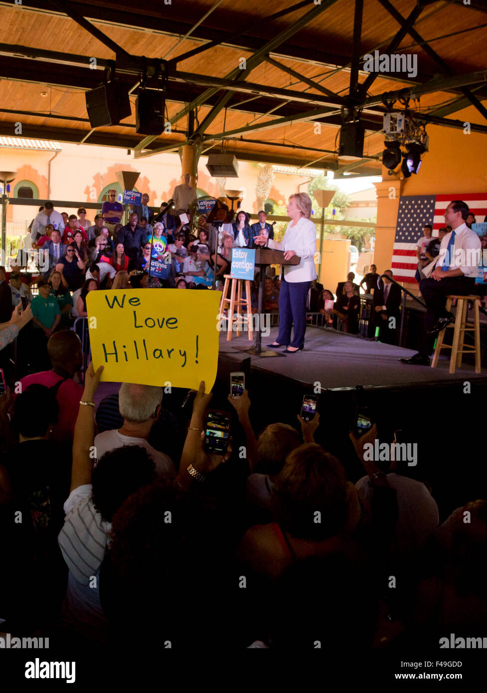 US demokratische Präsidentschaftswahlen hoffnungsvollen Hillary Clinton grüßt Fans während einer Kampagne Stop in Texas Stockfoto