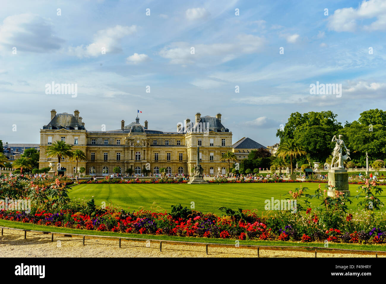 Vorderansicht des französischen Senats-Gebäudes am Jardin du Luxembourg. Juli 2015. Paris, Frankreich. Stockfoto