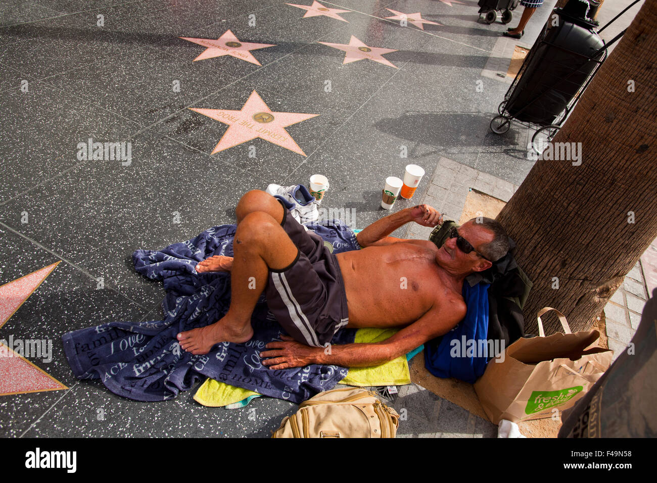 Obdachlose ManThe Walk of Fame, Hollywood, Los Angeles, Kalifornien, USA Stockfoto