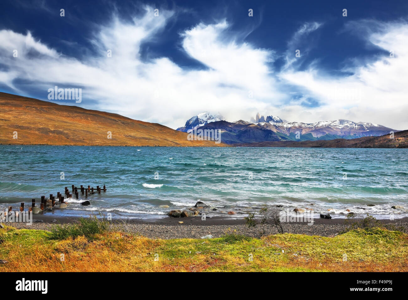 Bootsanlegestelle schäumende Wogen gegossen Stockfoto