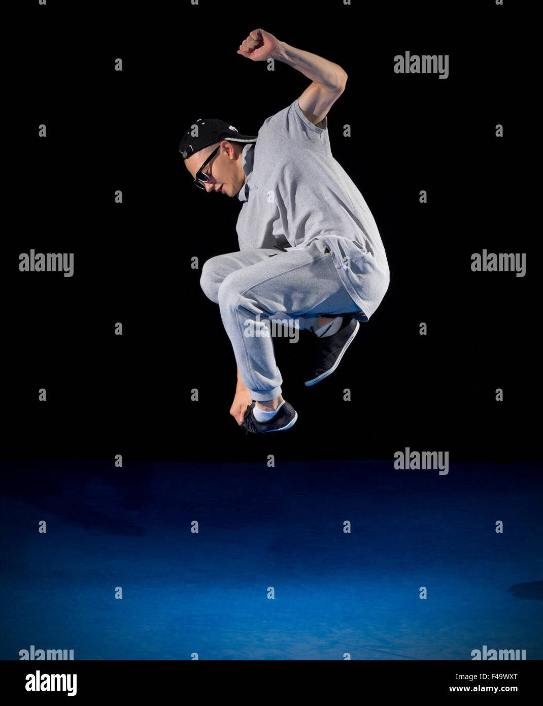 Break Dancer Ausbildung auf schwarz Stockfoto