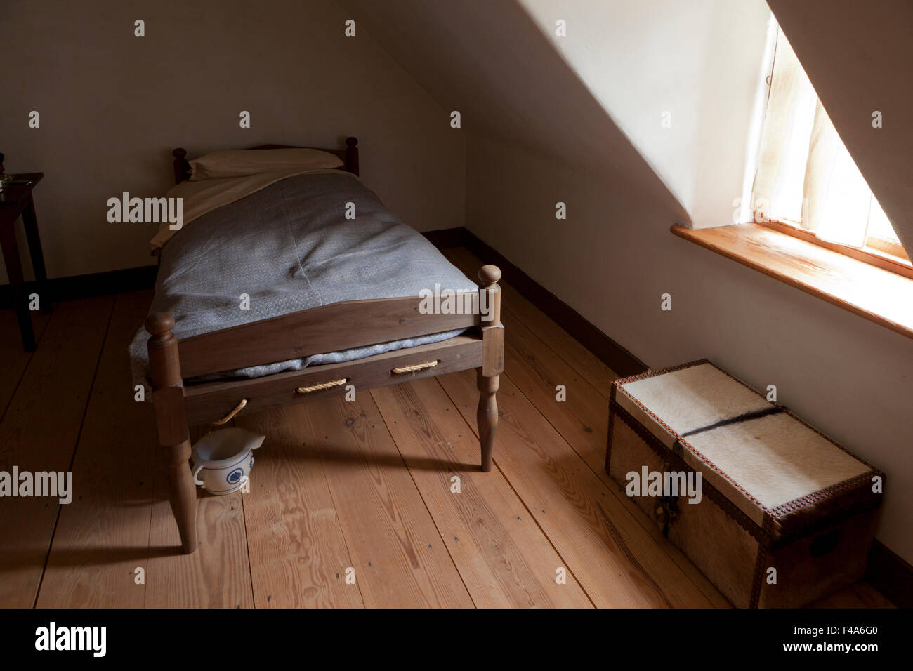 Bett im 18. Jahrhundert Stil Loft-Schlafzimmer - Alexandria, Virginia, Vereinigte Staaten Stockfoto