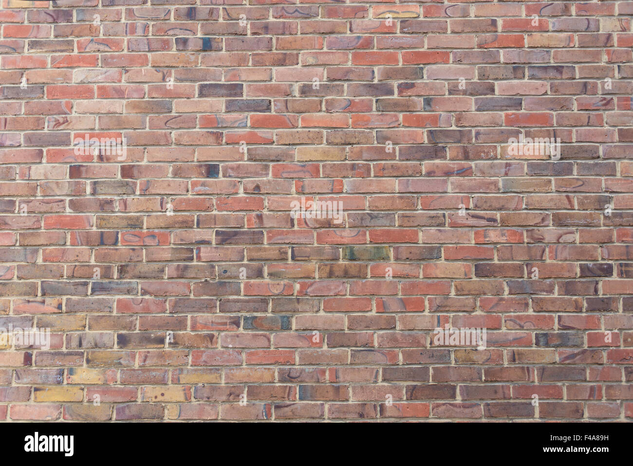 Ziegelsteinmuster auf Mauer, Schule Lane, Wargrave, Berkshire, England, Vereinigtes Königreich Stockfoto