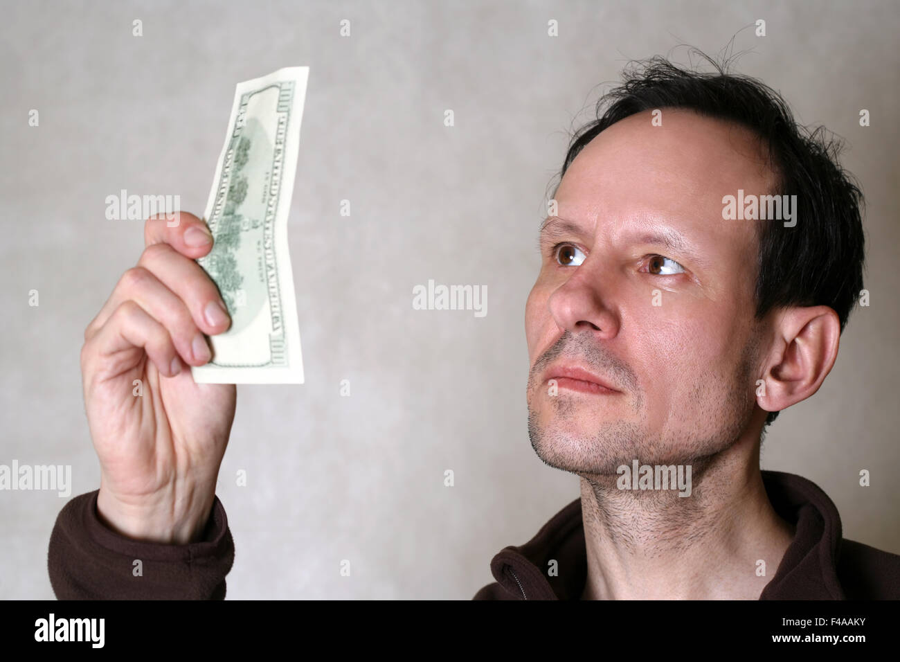 Kontrollen-Dollar auf Authentizität Stockfoto