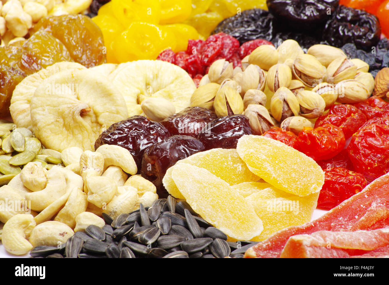 Getrockneten Früchten und Nüssen, Brot und Weizen, menschliche Nahrung, Green Food, Welternährung, Diät-Konzept Stockfoto