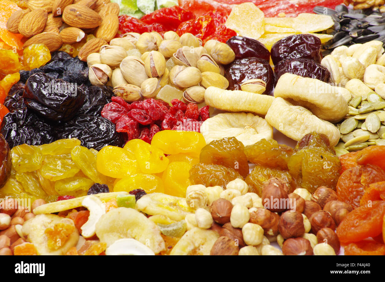 Getrockneten Früchten und Nüssen, Brot und Weizen, menschliche Nahrung, Green Food, Welternährung, Diät-Konzept Stockfoto