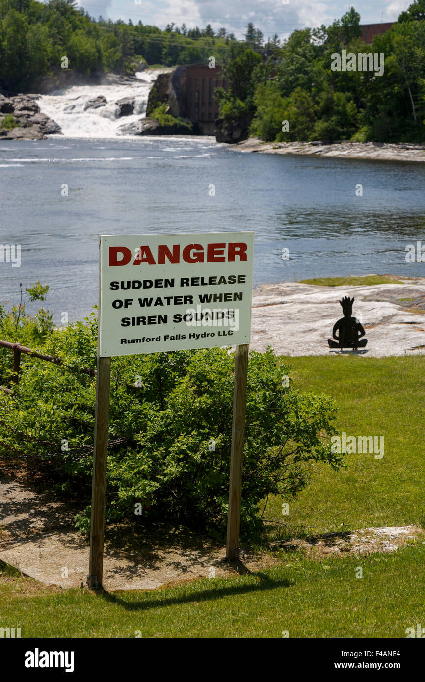 Zeichen auf den Androscoggin River Warnung vor plötzlichen Anstieg der Wasserstände im Falle einer Hydro station Reise Rumford Maine Stockfoto