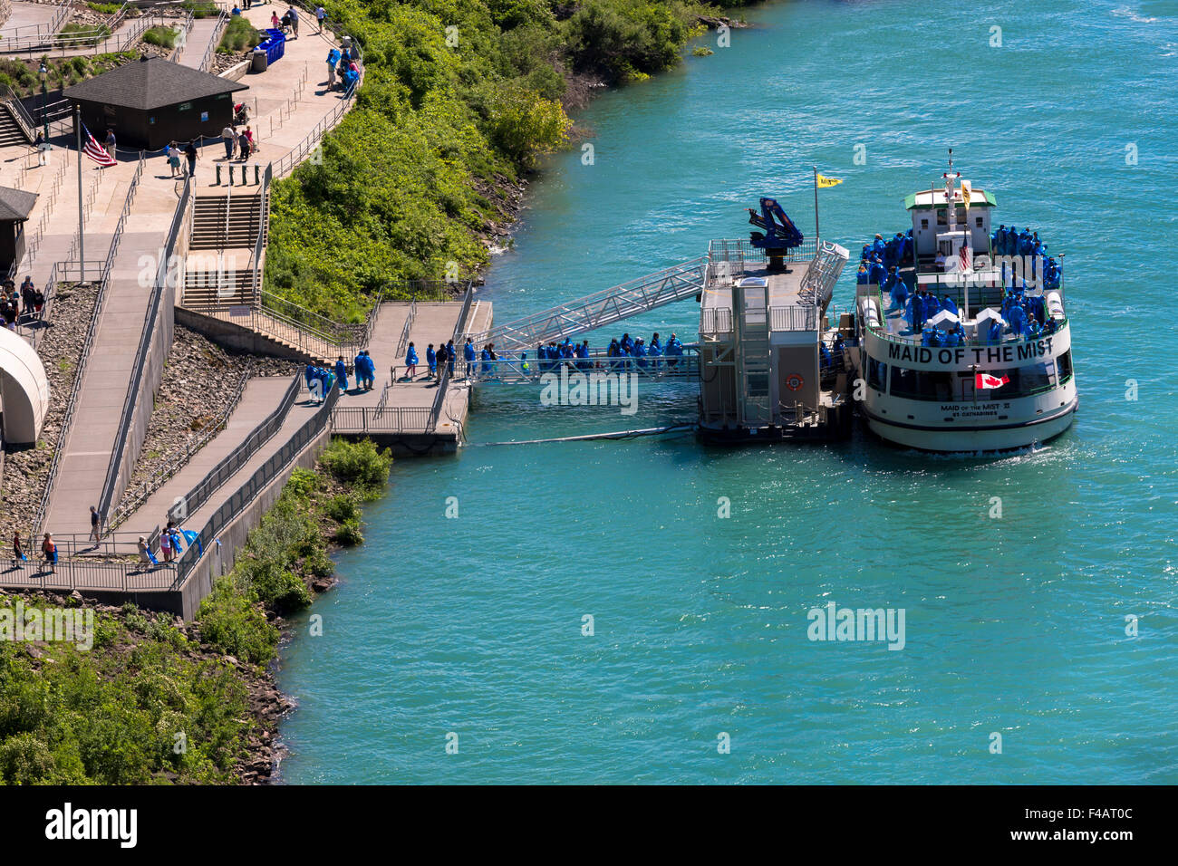 Touristen Internat Mädchen des Nebels tour Boot am Niagara New York State Stockfoto